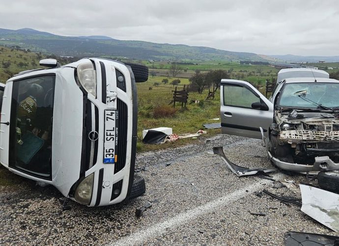 Balıkesir’de Bayram Bilançosu Ağırlaşıyor! Şamlı Yolunda Feci Kaza!