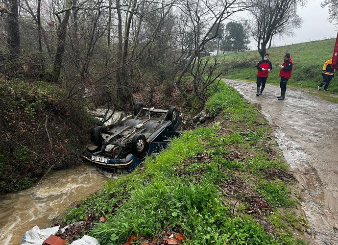 Sındırgı’da Korkunç Kaza! Dereye Uçan Aracın Sürücüsü 50 Metre İleride Ölü Bulundu