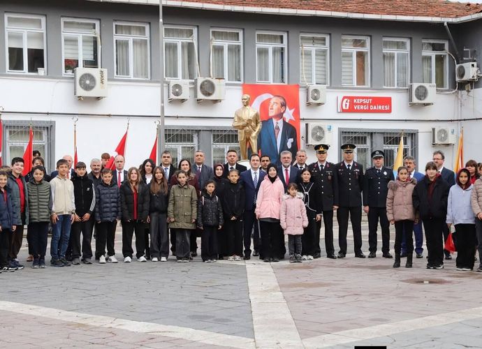 Kepsut’ta 23 Nisan Dolayısıyla Atatürk Anıtı’na Çelenk Sunuldu