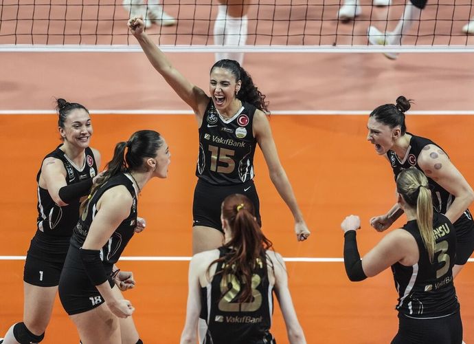 VakıfBank Seride 2-1 Öne Geçti! Fenerbahçe^yi Devirdi! Şampiyonluk İçin Sadece Bir Galibiyet Kaldı!