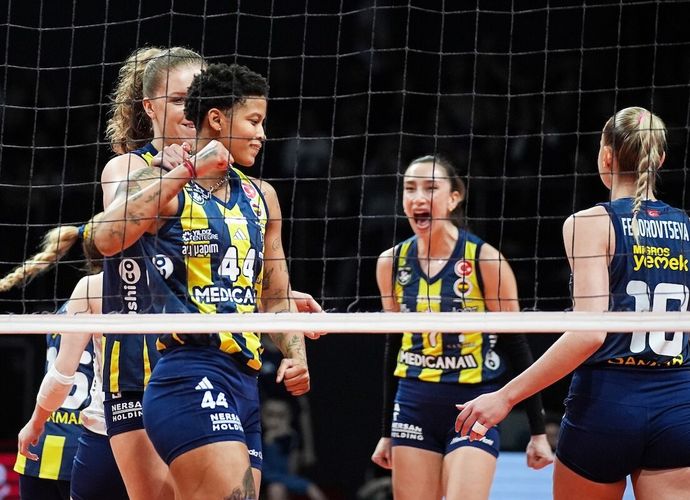 Sultanlar Ligi'nde Dev Final! Fenerbahçe VakıfBank'o 3-2 Mağlup Etti, Şampiyon Pazar Günü Belli Olacak!