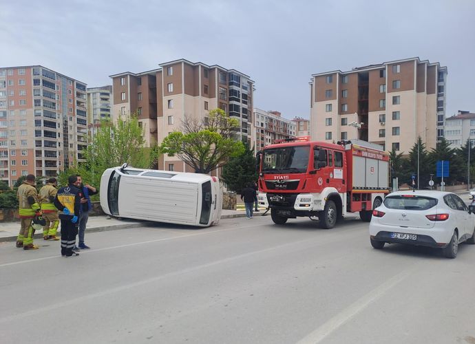 Edirne’de Korkutan Kaza: Hafif Ticari Araç Devrildi!