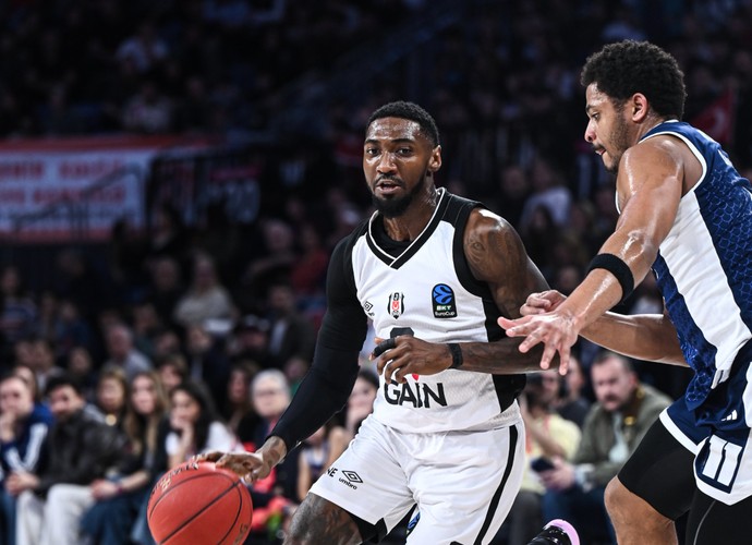 EuroCup'ta Derbinin Galibi Beşiktaş Oldu! Bahçeşehir Kolejini 82-72 Devirdi Finale Yükseldi!
