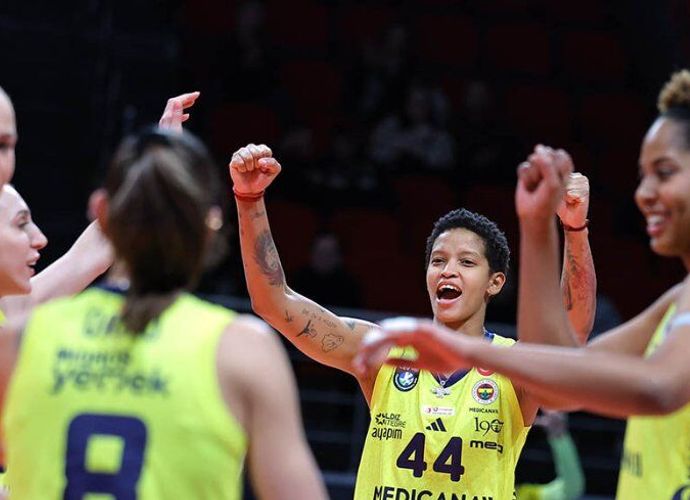 Fenerbahçe Medicana Finalde! Zeren Spor'u 3-1 Mağlup Ederek Final Biletini Aldı!