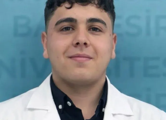 Balıkesir Üniversitesi Yasta: Tıp Fakültesi Öğrencisi Berat Can Demir Vefat Etti