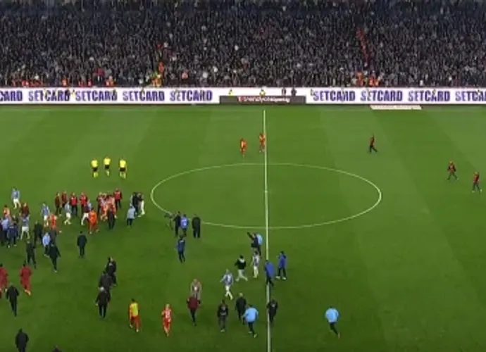 Maç Biter Bitmez Ortalık Karıştı! Abdülkerim Bardakcı ve Trabzonsporlular Birbirine Girdi: Icardi Ayırdı!