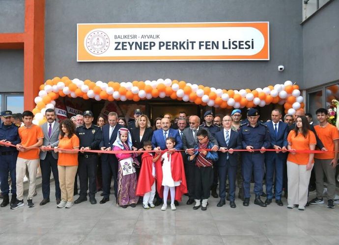 Ayvalık’ta Bilim Yuvası Yükseliyor: Zeynep Perkit Fen Lisesi Törenle Açıldı!