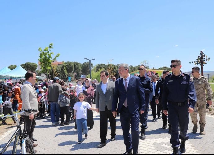 Kepsut'ta Hıdırellez Coşkusu! Millet Bahçesi'nde Baharın Gelişi Kutlandı