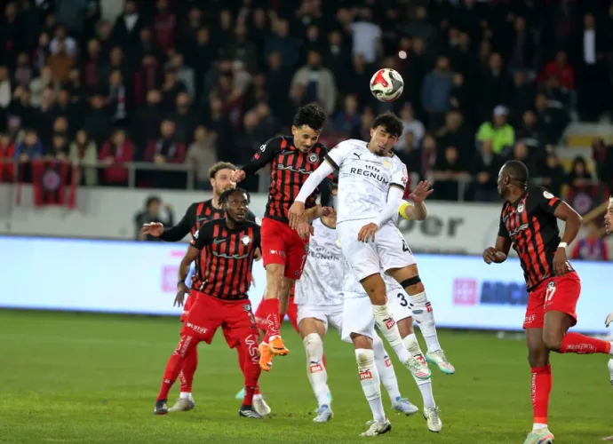 Çorum'da Tarihi Gece! Bodrum'u Eleyen Çorum FK Finalde Esenler Erokspor İle Eşleşti