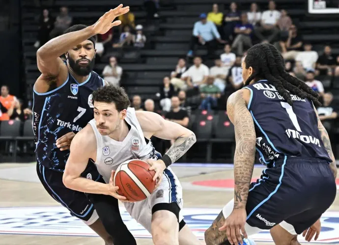 Anadolu Efes: 86 - Türk Telekom: 75 | Efes Çeyrek Final Serisinde 1-0 Öne Geçti! İşte Maçın Özeti: