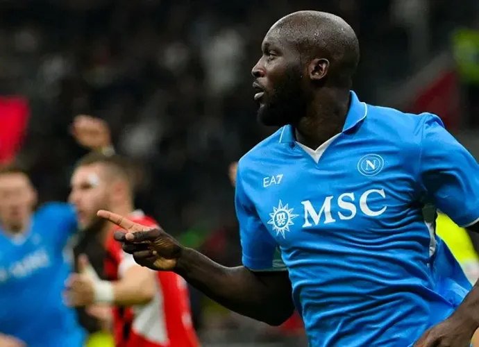 Romelu Lukaku'dan ayrılık iddialarına sert tepki! "Abarttılar, Napoli'de kalıyorum!"