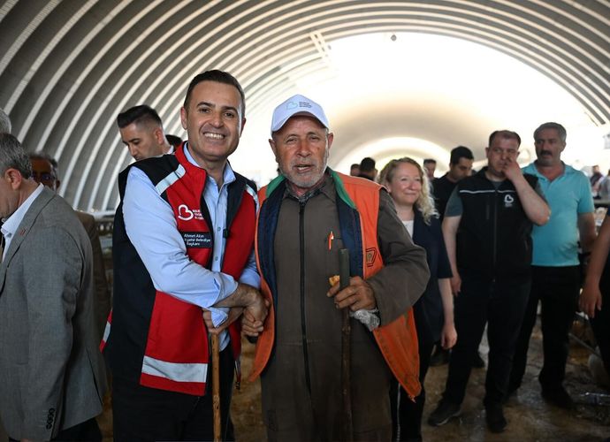 Başkan Ahmet Akın Hayvan Pazarının Nabzını Tuttu! "Balıkesir'in Bereketini Paylaşıyoruz!"