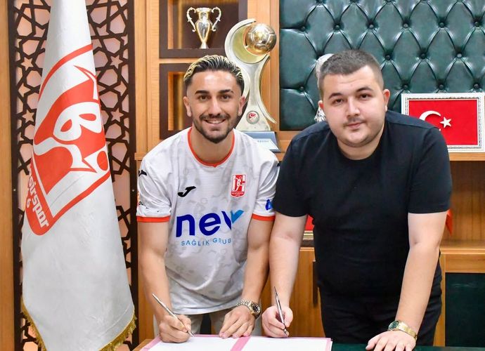 Balıkesirspor’dan Sol Beke Şampiyon Takviye: Ferit Özler Resmen Kırmızı-Beyazlı Formayı Giydi!