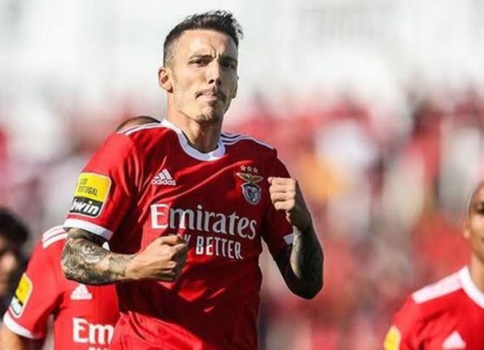 Fenerbahçe'de Transfer Çalımı: Aziz Yıldırım Gözünü Kararttı, Beşiktaş'ın Hedefi Alejandro Grimaldo'yu Bitiriyor!