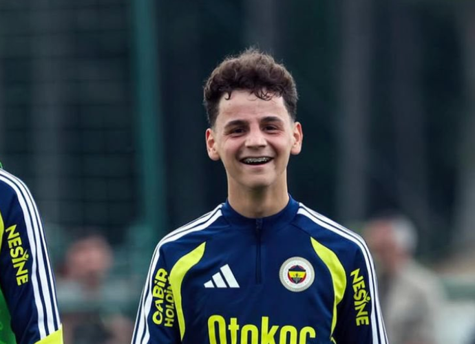 Fenerbahçe'nin Yeni Transferi 19 Yaşındaki Adem Yeşilyurt İlk İdmanına Çıktı!
