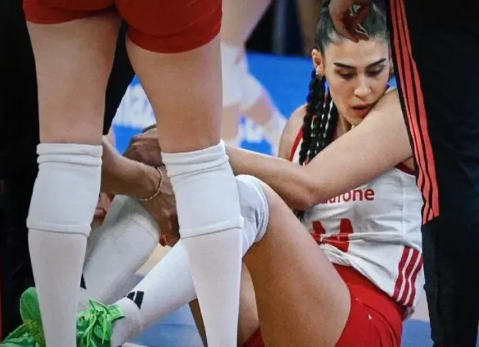 Karmen Aksoy Türkiye-Fransa Maçında Neden Yok, Sakat mı? Karmen Aksoy'un Sakatlığı Ne, Sezonu Kapattı mı?