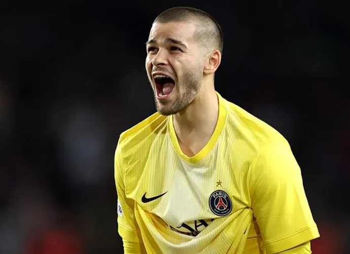 Beşiktaş'tan Kaleye 40 Milyon Euro'luk Dev Hamle! PSG'nin Yıldızı Lucas Chevalier İçin Düğmeye Basıldı!