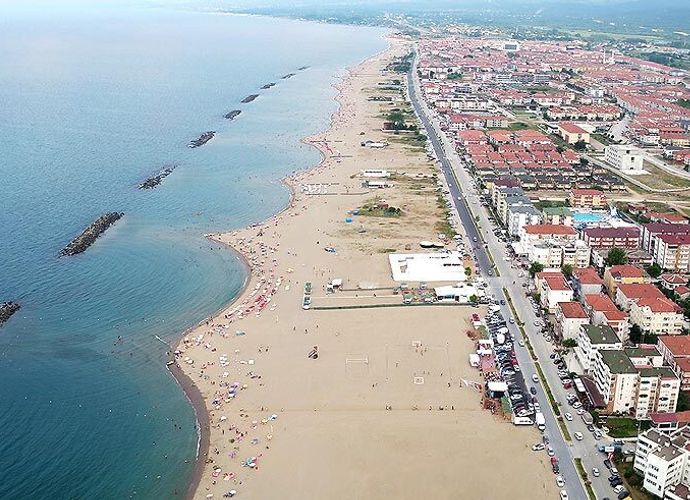 Plajlarda Kırmızı Bayrak Çekildi! 28 Haziran Bugün Hangi İllerde Denize Girmek Yasak? İşte O İl ve İlçeler...