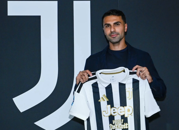 Çizme'de Yılın İmzası Atıldı! Milli Yıldız Zeki Çelik Juventus ile Resmi Sözleşmeyi İmzaladı!