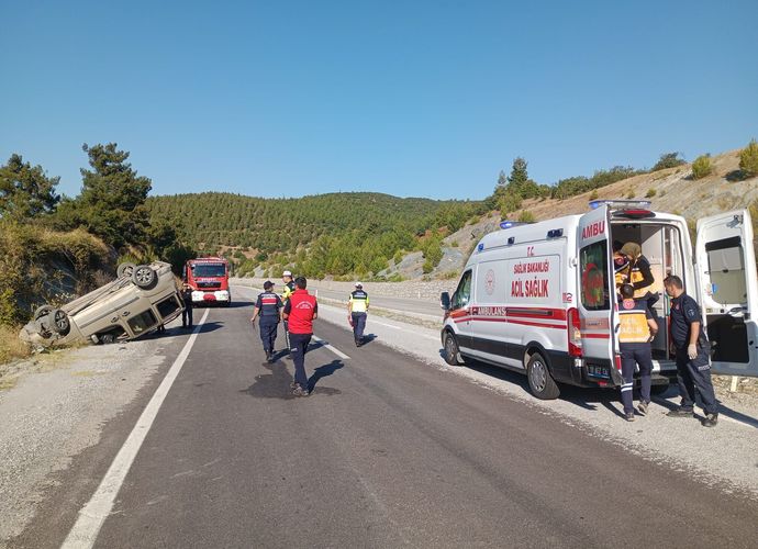 Dursunbey-Kütahya Yolunda Can Pazarı! Hafif Ticari Araç Takla Attı!