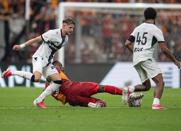 Goller Peş Peşe Geldi! Galatasaray Rennes Karşısında 3-2 Geriye Düştü! (Canlı Skor)