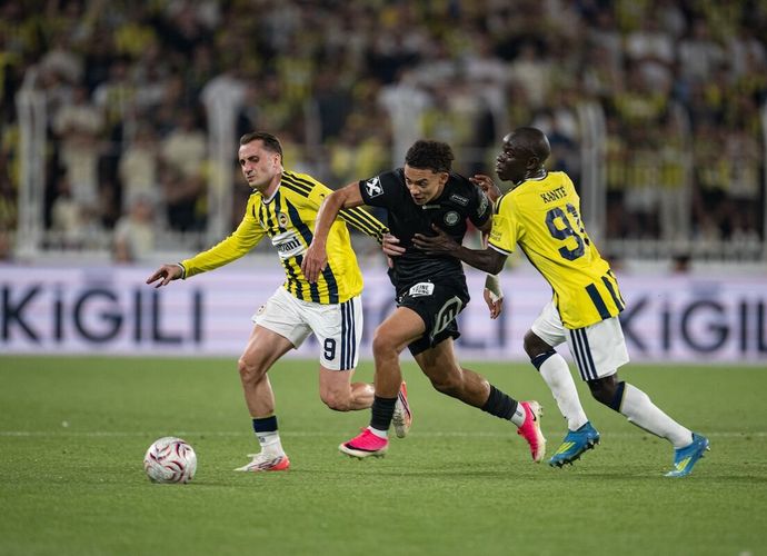 Kadıköy'de Fenerbahçe Fırtınası! Talisca ve Greenwood Attı, İlk Yarı 2-0 Bitti!