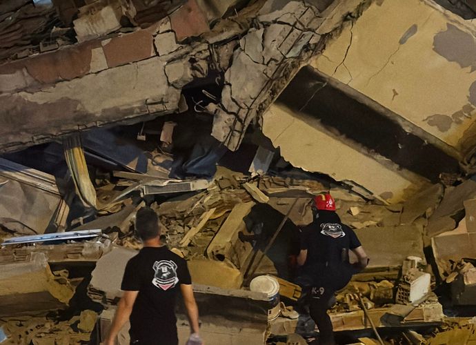 İstanbul Bahçelievler'de 4 Katlı Bina Çöktü! Ekipler Enkazda Arama Çalışması Başlattı!