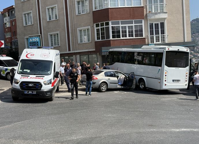 Zonguldak'ta Kaza: Kilimli'de Otobüs ile Otomobil Çarpıştı! 7 Yaralı Hastaneye Kaldırıldı!
