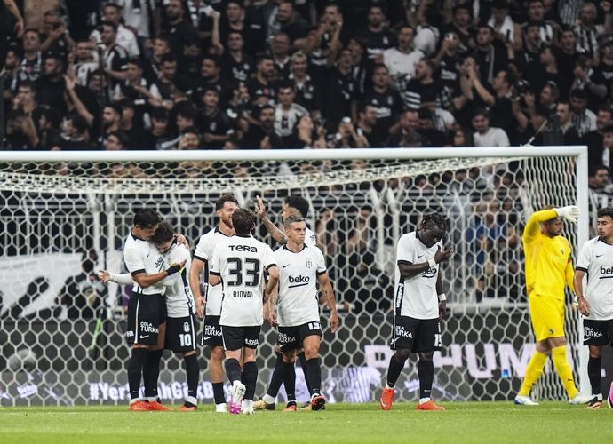 Beşiktaş Dolmabahçe'de Şov Yaptı: Kauno Žalgiris'i 3-0 Yenerek Tur Kapısını Araladı!