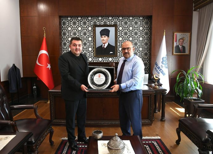 Balıkesir'de 100 Bin Forma Hamlesine Vali Desteği! Balıkesirspor Başkanı Mert Alper Acar'dan İsmail Ustaoğlu'na Ziyaret!