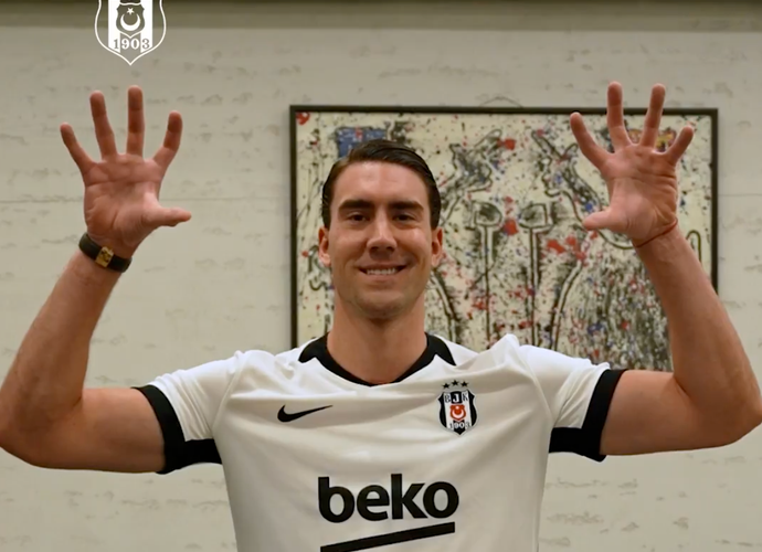 Beşiktaş’ın Yeni Yıldızı Dusan Vlahovic Formayı Giydi! İlk Mesaj Geldi: "Beşiktaş’a Geliyorum!"