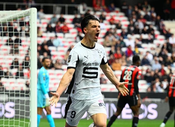 Galatasaray'a Karşı Hat-Trick Yaptı! Esteban Lepaul Kimdir, Kaç Yaşında, Hangi Takımda Oynuyor? Piyasa Değeri Ne Kadar?