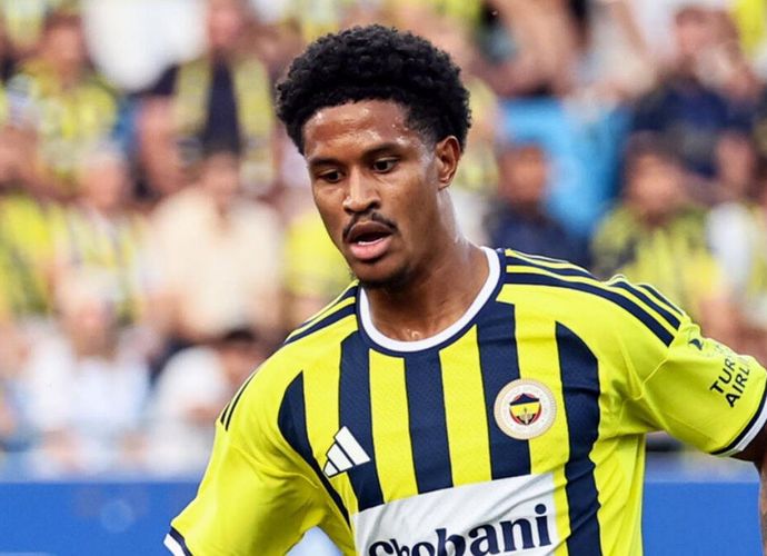 Fenerbahçe'de Jayden Oosterwolde Sakatlandı! Oyuna Devam Edemedi! Yerine Archie Brown Girdi!