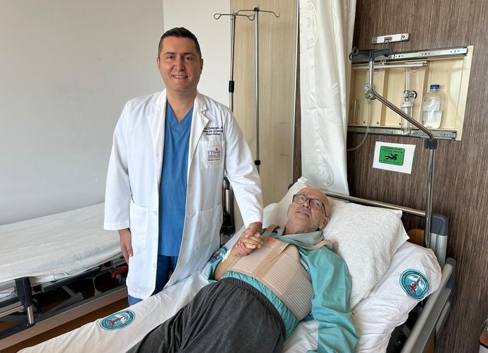 Balıkesir Üniversitesi Hastanesi'nde Tıp Mucizesi: 8 Saatlik Dev Ameliyatla 4 İşlem Aynı Anıda Yapıldı!