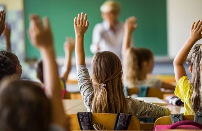 Okullar Ne Zaman Açılıyor? MEB 2026-2027 Çalışma Takvimi İle İlk Ders Zili, Uyum Haftası ve Ara Tatil Tarihleri: