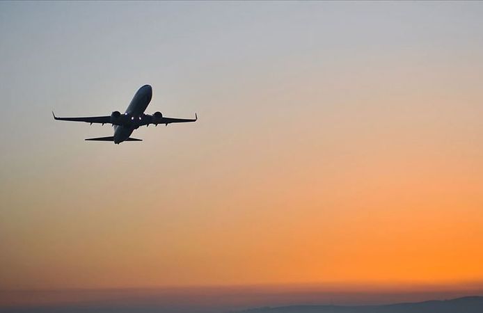 Fırtına Hava Ulaşımını Vurdu: İstanbul'a İnemeyen 43 Uçak Komşu İllere ve Yurt Dışına Yönlendirildi!
