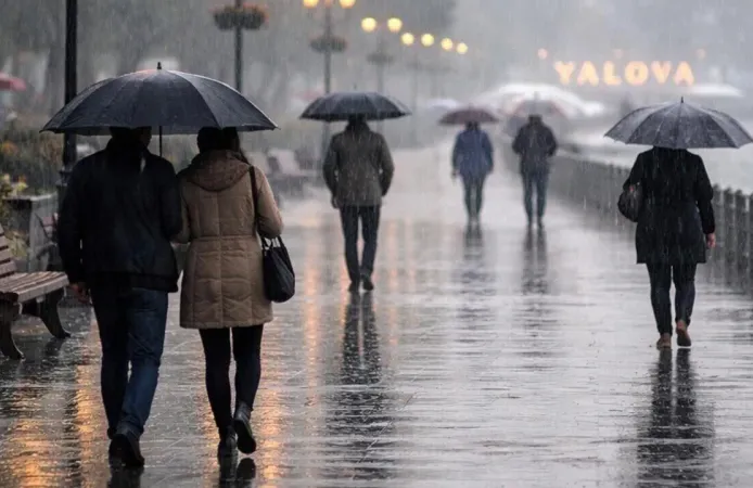 İstanbul'a Kuvvetli Sağanak Geliyor! AKOM Tarih Verdi: 27 ve 28 Ekim'e Dikkat