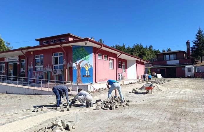 Dursunbey’de Okullar Yeni Eğitim Yılına Hazırlanıyor: Ekipler Sahada Çalışıyor!