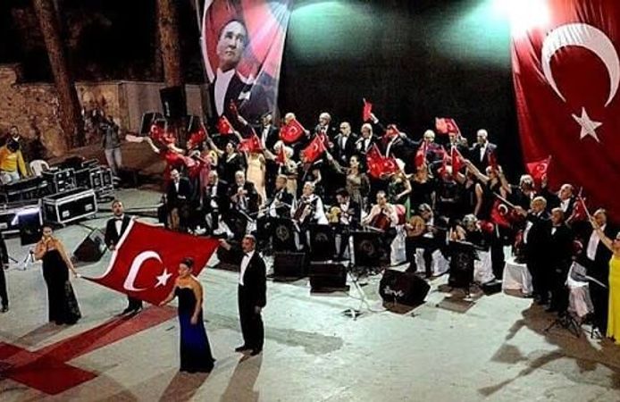 Ayvalık’ta Müzik Dolu Gece: Amfi Tiyatro'da Ücretsiz Türk Müziği Konseri Düzenleniyor!