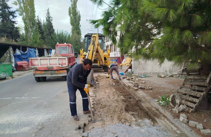 Susurluk’ta Ekipler Sahada: 6 Mahallede Yol, Asfalt, Boya ve Arıtma Çalışması!