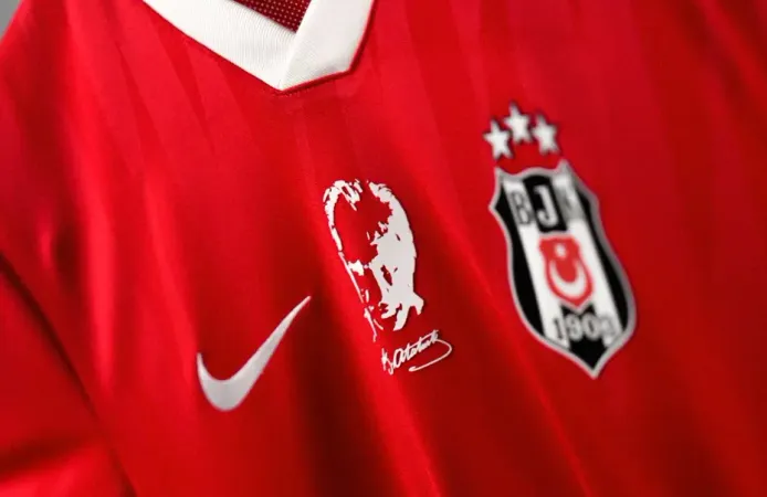 Beşiktaş'tan Cumhuriyet'e Özel Forma! 2026-2027 Sezonunun 4. Forması Satışa Çıkıyor