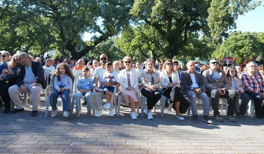 Burhaniye’de Gençlerin Sesi “Mikrofon Gençlerde” Etkinliğiyle Yankılandı