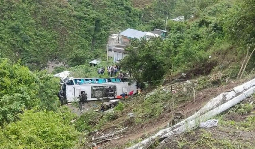 Feci Otobüs Kazası: Uçuruma Yuvarlanan Araçta 21 Kişi Hayatını Kaybetti!