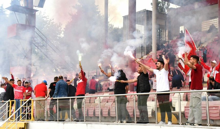 Play-Off Öncesi Destek Yağdı! Balıkesirspor Taraftarından Anlamlı Katılım