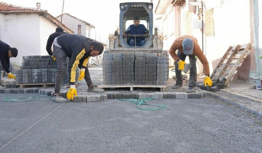 Burhaniye’de Yol Seferberliği Başladı: 15 Bin Metrekarelik Parke Taşı Yenileme Tamamlandı