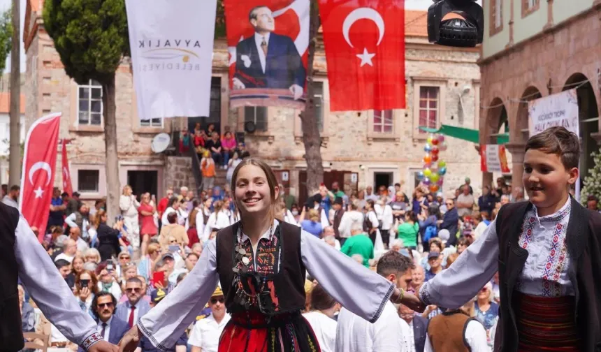 Ayvalık Bu Hafta Sonu Bambaşka! Teferic Şenliği Başladı, Kaçıran Üzülür