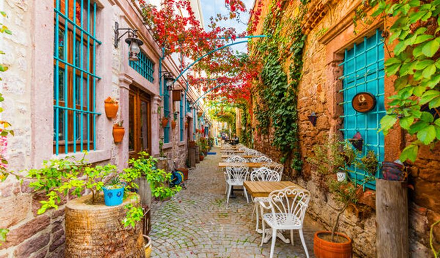 Avrupa'da Böyle Köy Yok! Taş Sokaklar, Boşnak Lezzetleri ve Açık Hava Sanat Galerisi