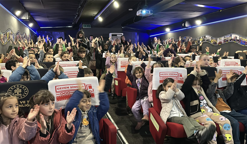 "Gezen Sinema" tırı, 7 yılda 358 ilçeye ulaştı