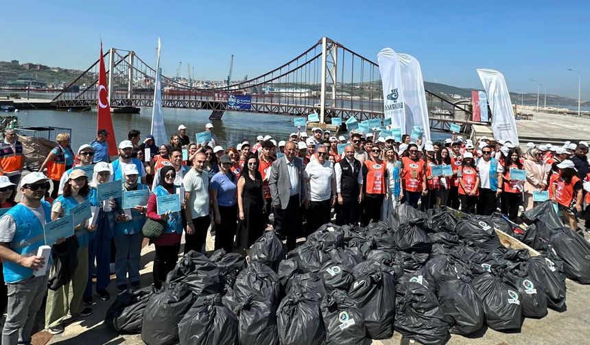 Bandırma’dan Marmara’ya Temiz Bir Nefes: 1,5 Saatte 1500 Kilogram Atık Toplandı