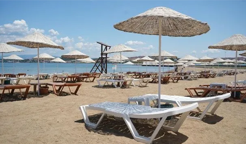 Ayvalık Plajlarında Şezlong Fiyatları El Yakıyor: Bodrum ve Marmaris’i Aratmıyor!